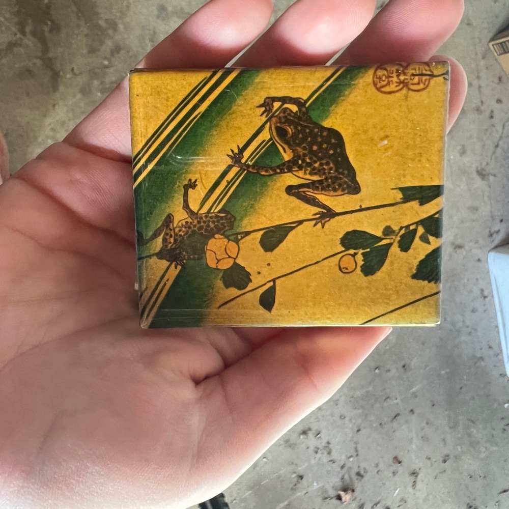 Gold frog heart picture frame